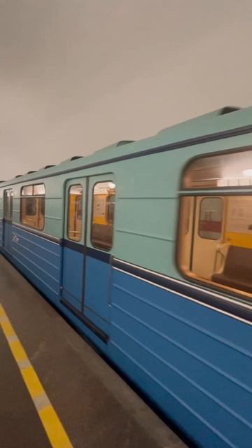 Перегонка состава типа е ,станция площадь Ленина #метр смотреть онлайн