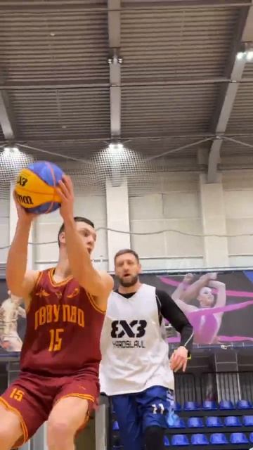 баскетбол нового поколения #shorts #футзал #мем #новыйгод2 смотреть онлайн