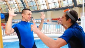 У Ben10 украли часы Омнитрикс, битва против Таноса! Игры в бассейне в шоу Акватим