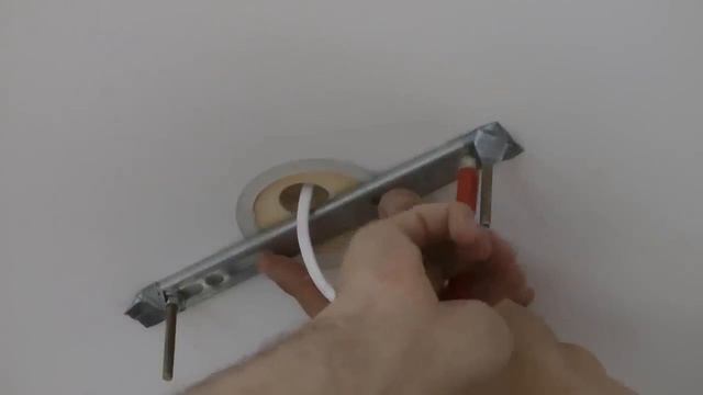 Как повесить люстру на натяжной потолок смотреть онлайн