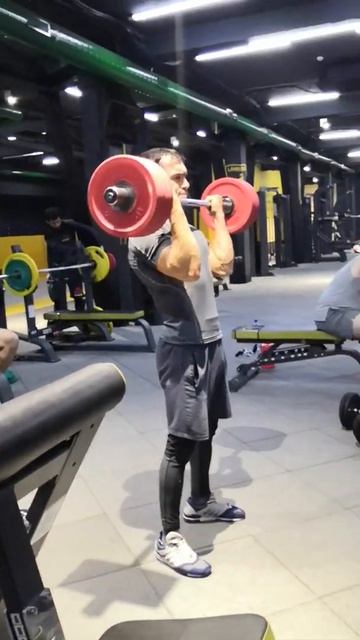 подъем на бицепс 45кг. вес атлета 60кг смотреть онлайн
