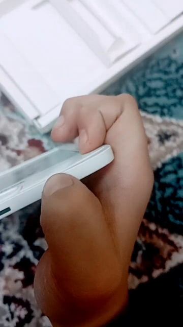 Настоящий книга планшет там есть игры и можно там почи смотреть онлайн