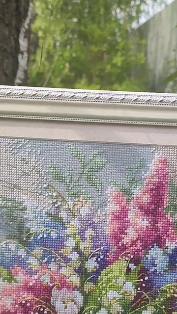 Сирень и ландыши. Чудесная игла. Вышивка крестиком. смотреть онлайн