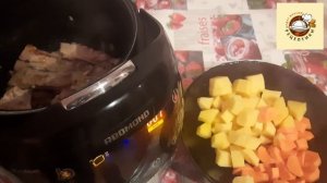 Тушеная картошка с мясом свинины в мультиварке