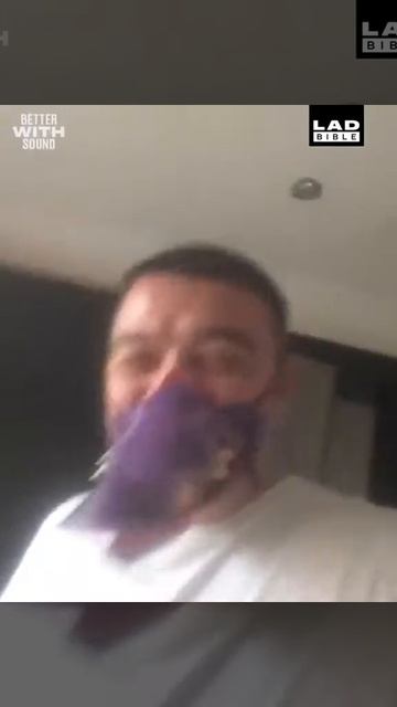 РЖАЧ...Парень ест в маске крокодила смотреть онлайн