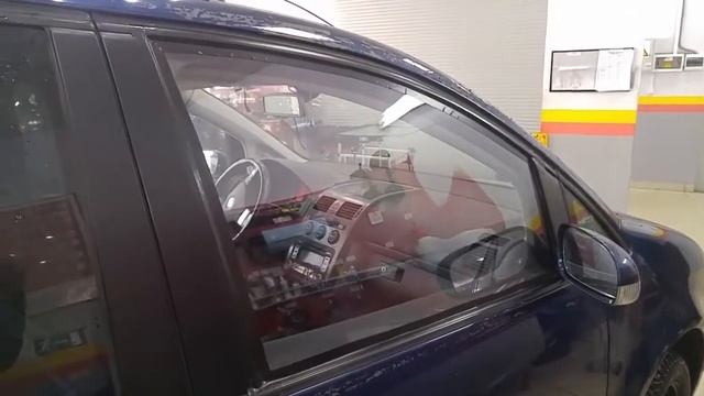 Установка временного стекла двери взамен разбитого. смотреть онлайн