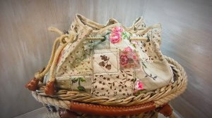 Из лоскутков, шнурка и кусочка кожи. Для сумки своими руками.