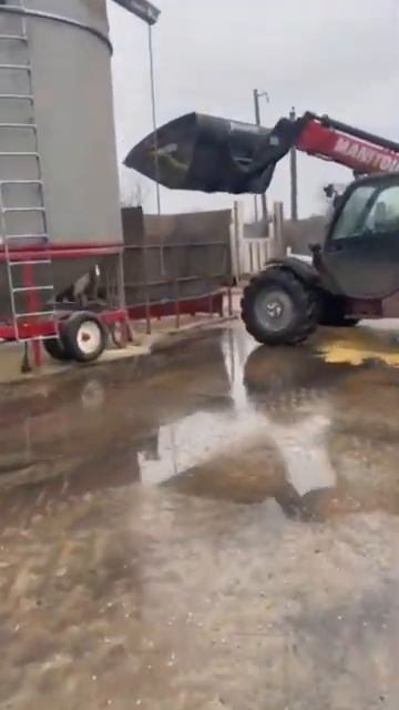 Загрузка мобильной зерновой сушилки GT545XL. Сушка кукур? смотреть онлайн