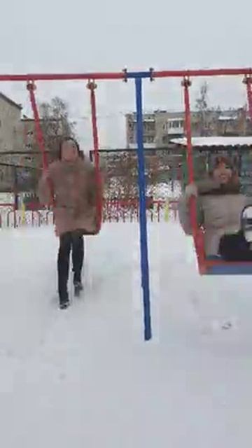 Качаться на качелях смотреть онлайн