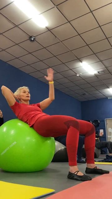 Пилатес с мячом, 11 февраля 2024 г. #pilates #bodymind #фитбол смотреть онлайн