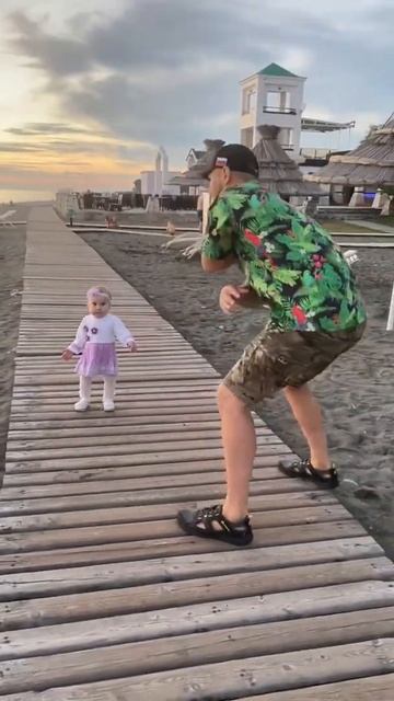 Кира и Папа #абхазия #пицунда #море #закат #архив 18.09.2021 смотреть онлайн