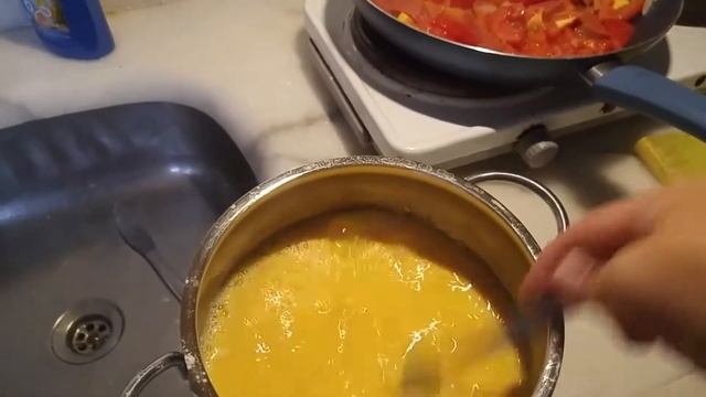 Приготовление омлета на ужин с обзором покупки ягодного вина на дегустацию.Аланья, Турция,июль 2019г смотреть онлайн
