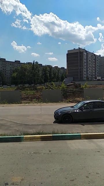 9.06.24 заснял с возвышенности участок , огороженный новы смотреть онлайн