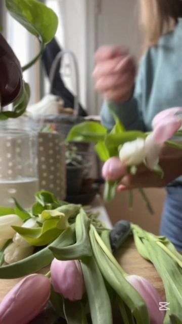 Вам дарят цветы или вы их покупаете себе сами ?? смотреть онлайн