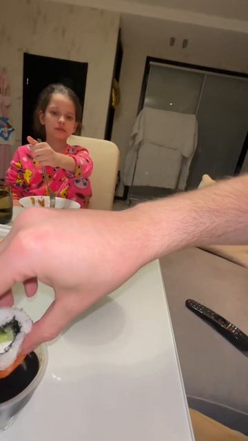 Как правильно кушать ролы смотреть онлайн