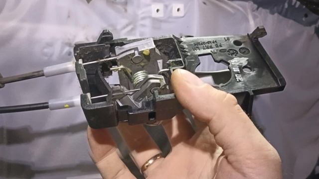 Киа Рио не открывается дверь водителя изнутри