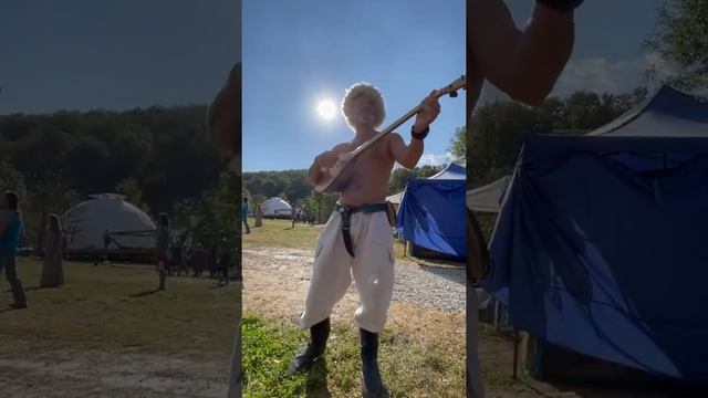 не думай, пусть слова сами складываются. отпусти и пой. фестиваль на Возрождении, осень 2021 смотреть онлайн