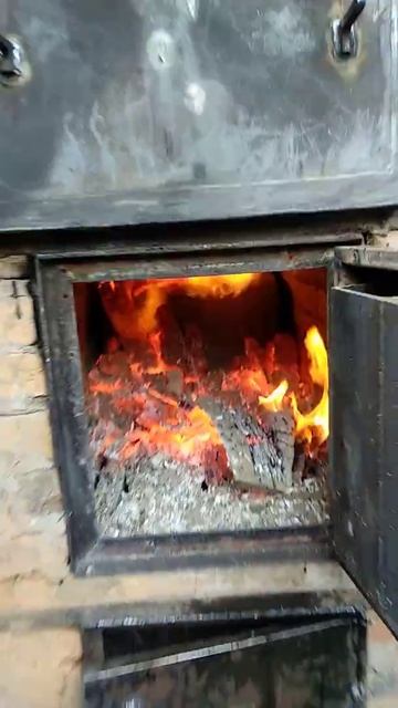 Испытываю печку с пиролизной камерой для аэробной суш смотреть онлайн