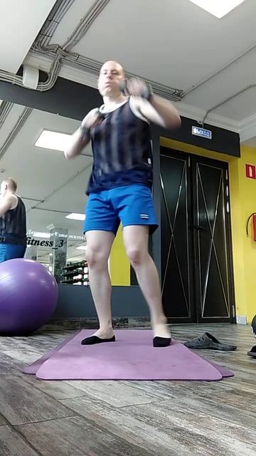 Отработка прямых ударов босиком. Упражнения с гантеля смотреть онлайн