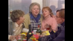 Фильм Старые клячи / Комедия с Людмилой Гурченко, Лией