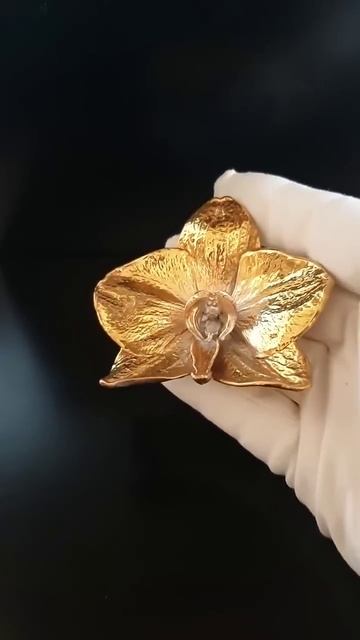 Орхидея фаленопсис брошь. Живой цветок в металле, сер смотреть онлайн