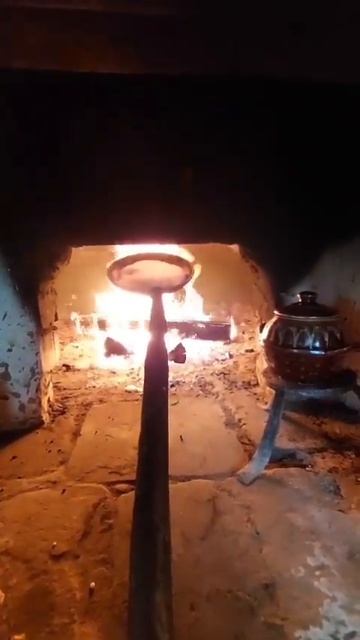 Смотрите, блин сам вырастает! Пеку блин в бабушкиной п? смотреть онлайн