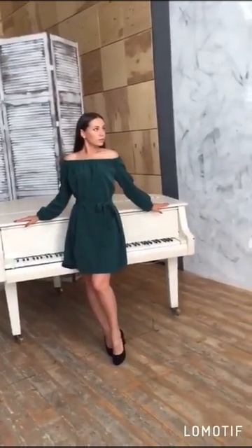 Платье спущенные плечи смотреть онлайн