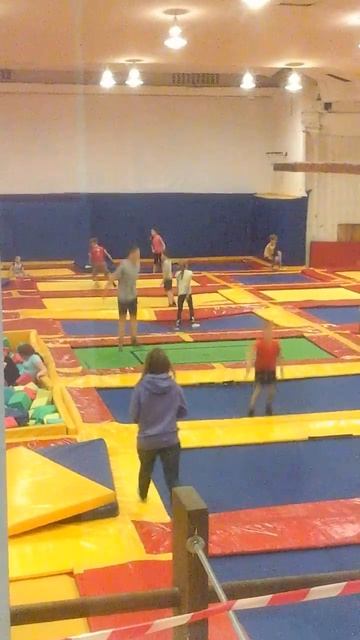 Кувырок  на батуте