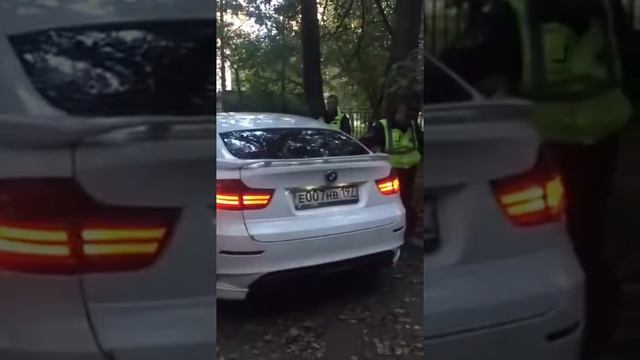 Выходите из машины смотреть онлайн