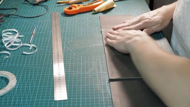 Большой женский шоппер из натуральной кожи. Как сшить своими руками. смотреть онлайн