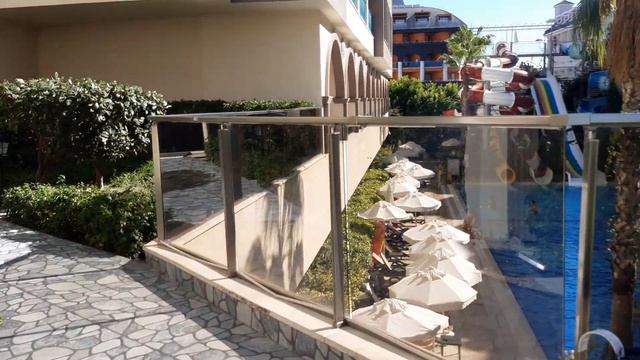 Crown Palace 5* вид сверху на территорию бассейна с горками20 смотреть онлайн