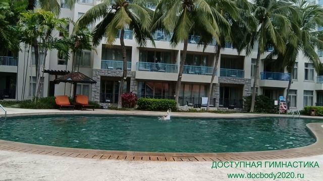 Упражнения в бассейне на отдыхе в Китае (остров Хайнань отель SWISSOTEL SANYA YALONG BAY)-4