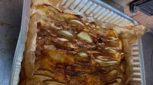 Готовим на даче. Пирог из теста Фило с грушей и сыром камамбер.