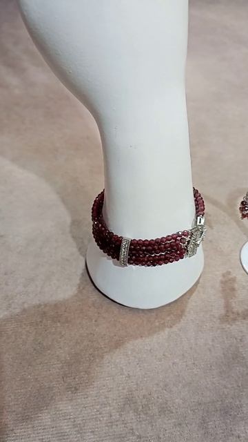 У Куприна-гранатовый браслет, символизирует искренню? смотреть онлайн