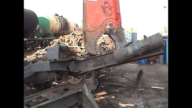 Гидроножницы LaBounty MSD2000R режут раму вагона смотреть онлайн