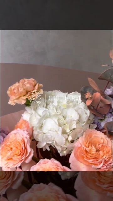 Букет "Камиля" из гортензий и спрей роз с эвкалиптом смотреть онлайн