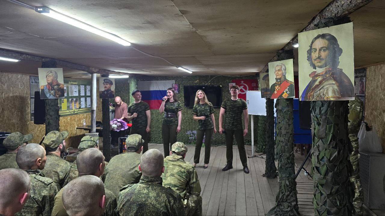 Артисты ЦДРА выступили с концертами для военнослужащих группировки войск «Восток» смотреть онлайн