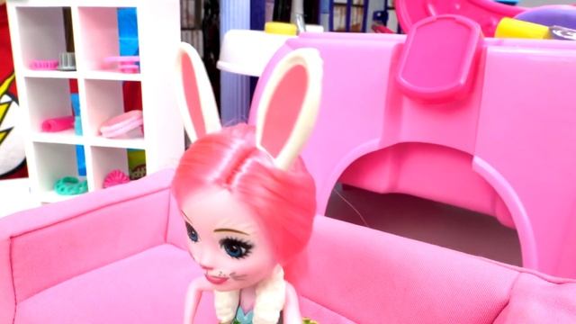 Видео про игры в куклы. Барби, Леди Баг и Эльза Холодное Сердце в салоне красоты! Делаем макияж! смотреть онлайн