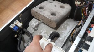 ВОНЯЕТ  СТИРАЛЬНАЯ машинка LG .