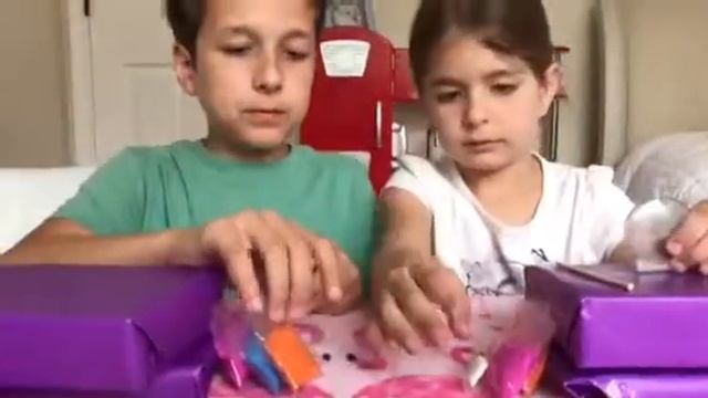 Открываем подарки. + Яркий песок. смотреть онлайн