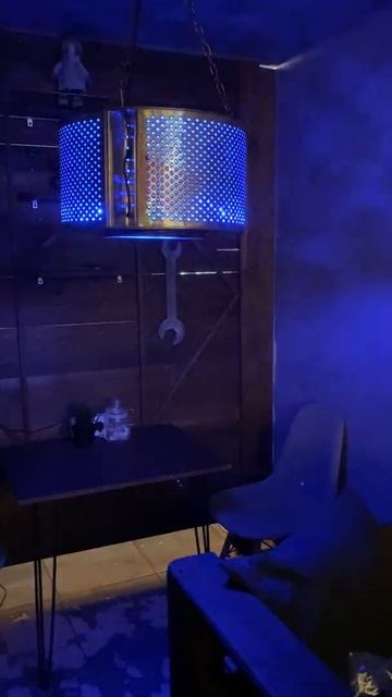 Подвесная лампа из барабана стиральной машины