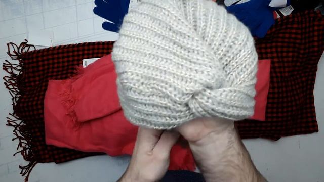 12617 C&A шапки шарфы перчатки сток 5 пак. 5кг. 12,95€/кг. 76шт. смотреть онлайн