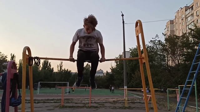 ТОП 5 ЛЕГКИХ ЕЛЕМЕНТОВ НА ТУРНИКЕ КОТОРИЕ ВЫ СМОЖЕТЕ ВЫУЧИТЬ ЗА 10 МИНУТ смотреть онлайн