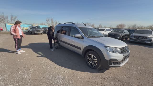 ВОТ ТАК СОВПАЛО! ЕХАЛ В ПОЕЗДЕ ЕЩЕ С ДВУМЯ КЛИЕНТАМИ! Взял в максималке новый LADA LARGUS CROSS 2025 смотреть онлайн