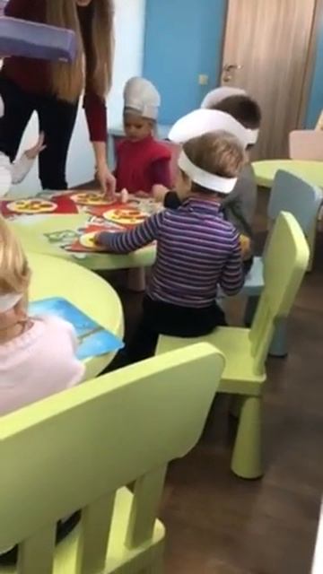 Занятие творчества с малышами. Центр раннего развития Хогвартс Харьков. Творческая студия смотреть онлайн