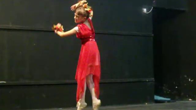 тонцует Соня Захарова смотреть онлайн