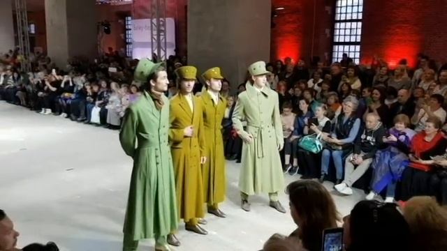 Показ Зайцева «Воспоминания о будущем» (Mercedes Fashion Week) «Стильный возраст» 2019год смотреть онлайн