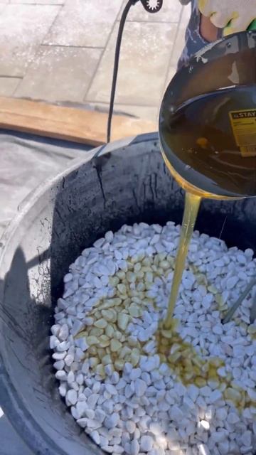 Каменный ковер из белой гальки #lofthausspb