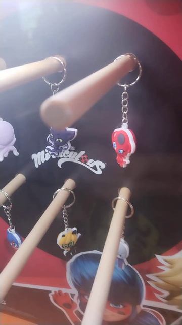 в додо пицца есть еще леди баг и супер кот брелки смотреть онлайн