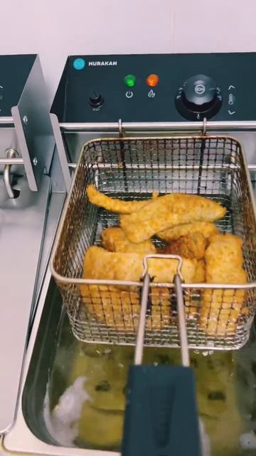 Стрипсы из форели во фритюре #shorts смотреть онлайн